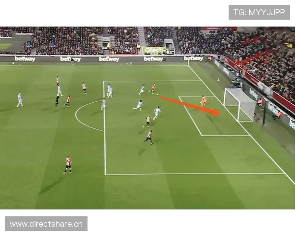 曼城高位压迫战术下，防线空当是否更容易遭对手快速反击利用