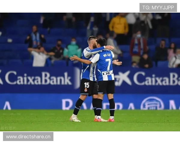 武磊居然在外面吃个饭能点半桌菜！真是上班族两周工资了吧？