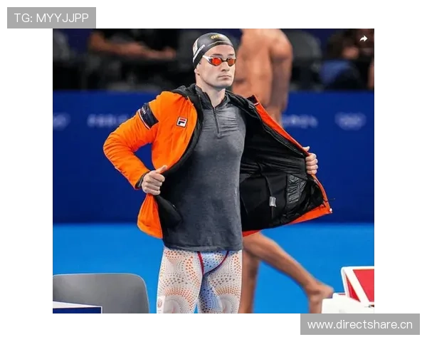 维克托今天又穿西装来训练了？这生活也太反转了吧，为啥感觉不像个运动员啊！